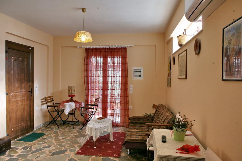 Evaland Traditional Houses Tarti Rum bild
